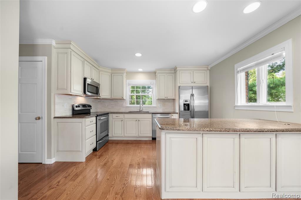 560 Billingsgate Court, Bloomfield Hills, MI 48301 — Photo 8