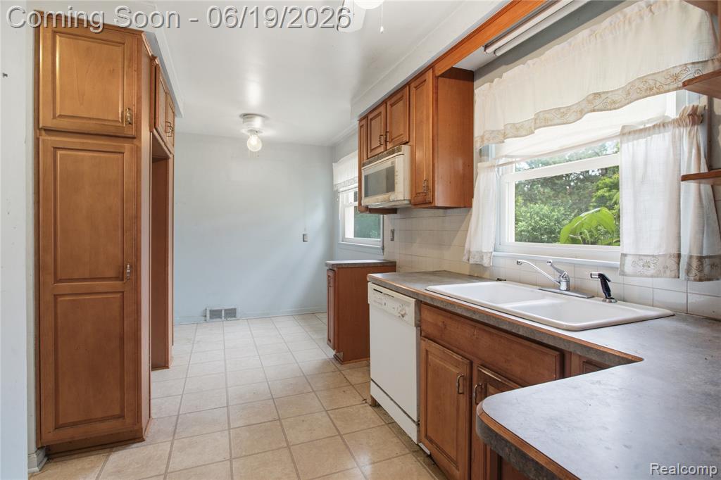 14154 Marion, Redford, MI 48239 — Photo 22