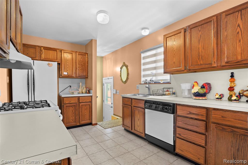 5296 Chase Road, Dearborn, MI 48126 — Photo 8
