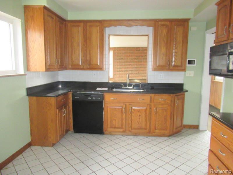 17716 Veronica Avenue, Eastpointe, MI 48021 — Photo 7