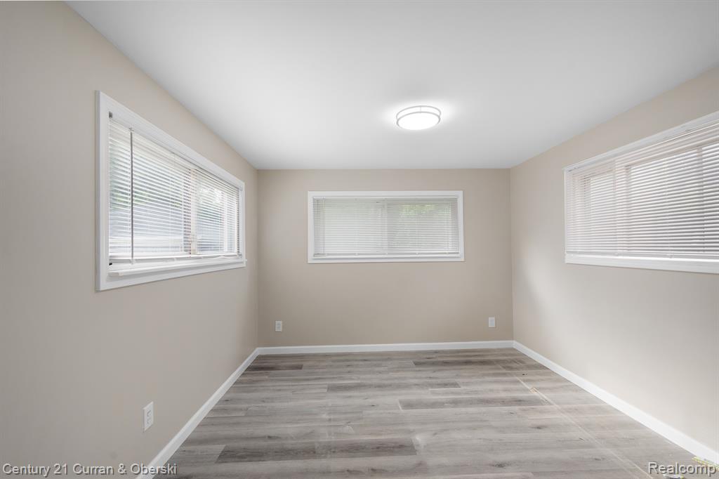 8771 E OUTER Drive, Detroit, MI 48213 — Photo 14