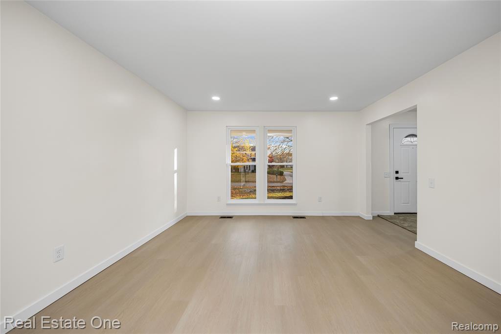 5426 N Piccadilly, West Bloomfield, MI — Photo 12
