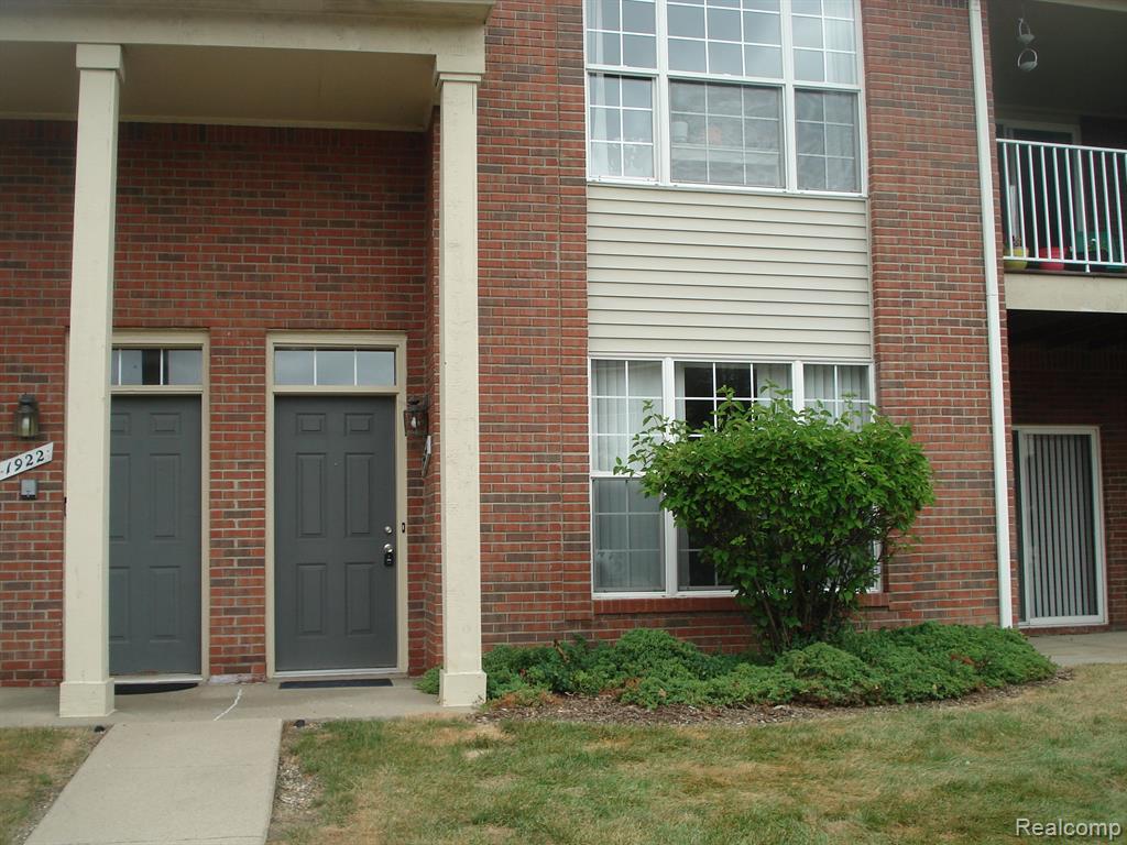 1924 FLAGSTONE Circle, Rochester, MI 48307 — Photo 21