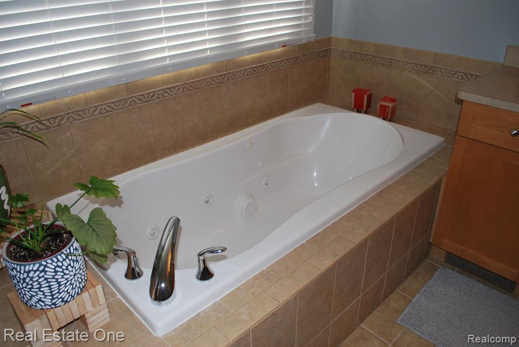 49664 TAFT Lane, Canton, MI 48188 — Photo 48