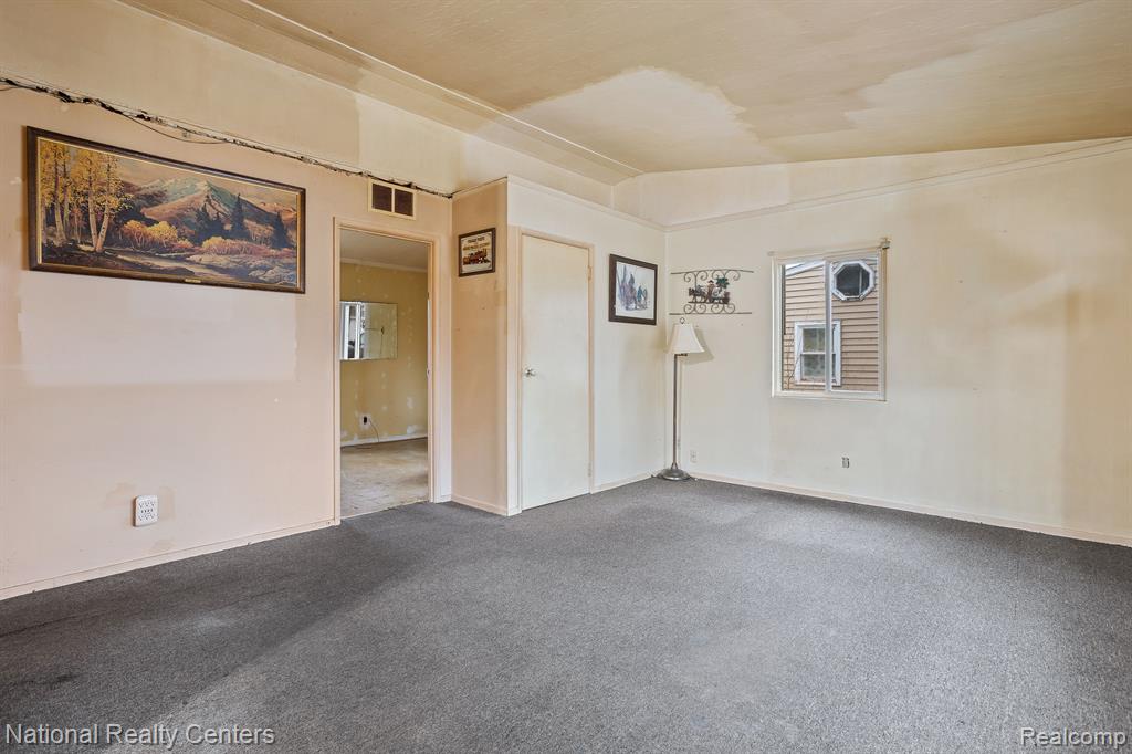 6378 Beth, Brighton, MI 48116 — Photo 8
