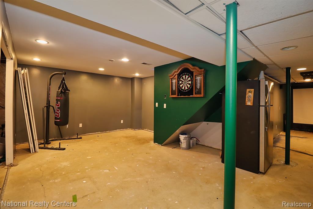 5626 Lockwood Drive, Waterford, MI 48329 — Photo 22