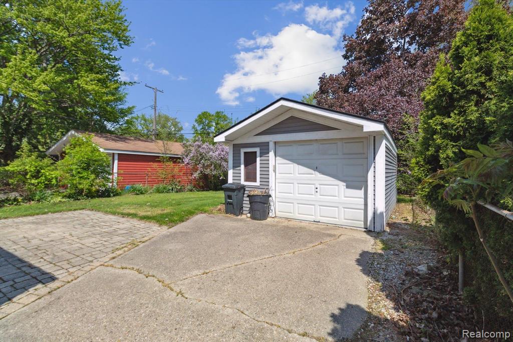 812 N KENWOOD Avenue, Royal Oak, MI 48067 — Photo 41