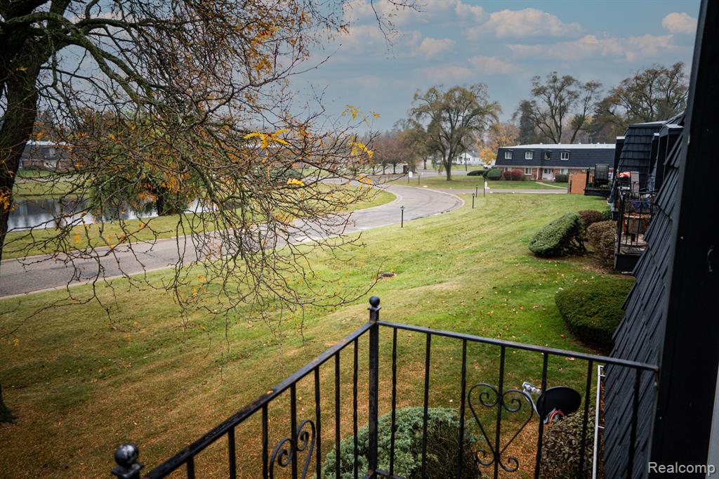 1876 COLONIAL VILLAGE Way, 3, Waterford, MI 48328 — Photo 18