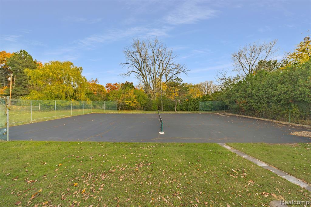 5731 FARMINGTON Road, West Bloomfield, MI — Photo 42
