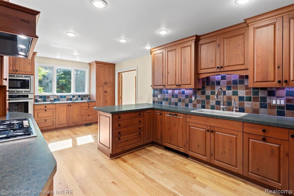 10525 LEEKE Road, Chelsea, MI 48118 — Photo 12