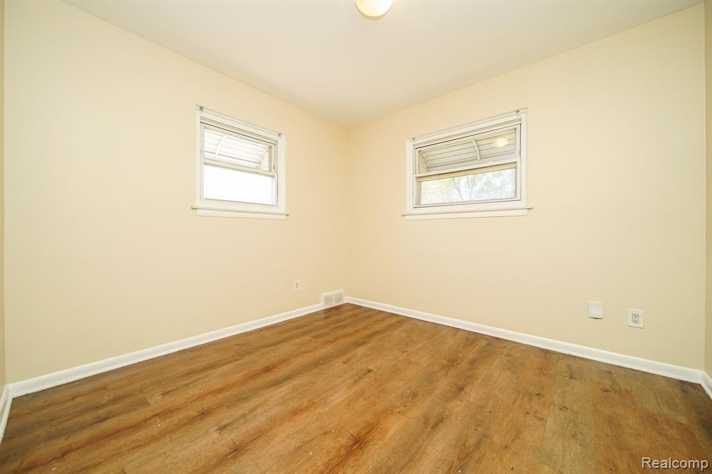 4620 DUDLEY Street, Dearborn Heights, MI 48125 — Photo 37