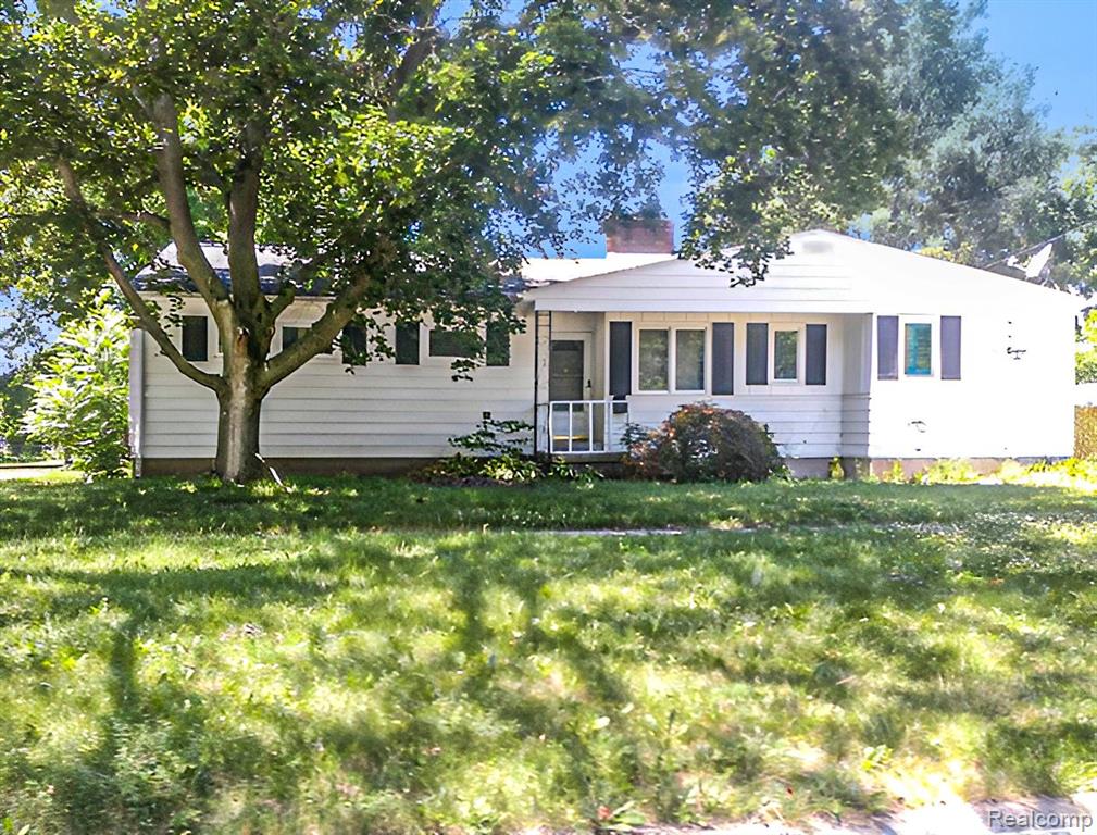 433 Crestview Street, Flushing, MI 48433 — front exterior
