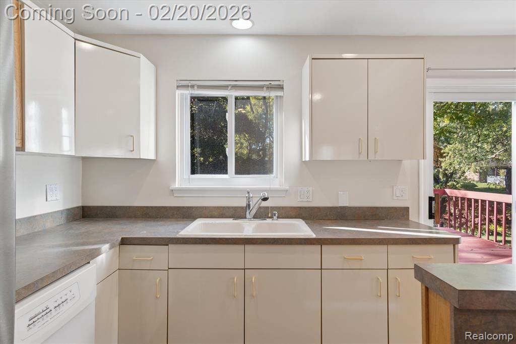 541 Crystalia Street, Commerce Twp, MI 48382 — Photo 12