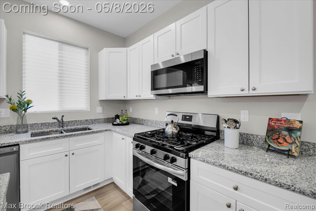 240 W Wilson, Pontiac, MI 48341 — Photo 20