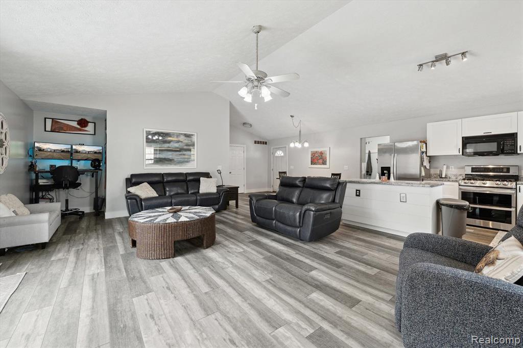 5817 CARTER, Howell, MI 48843 — Photo 9