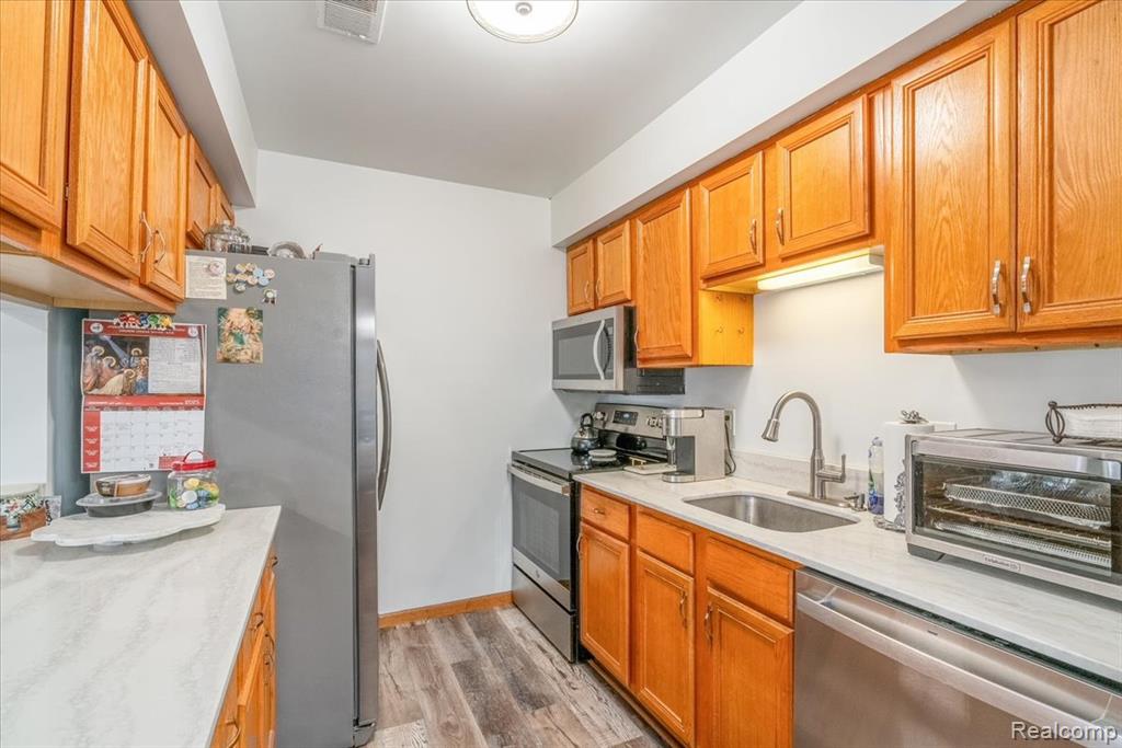 9714 Sawgrass Court, Belleville, MI 48111 — Photo 9