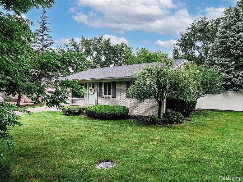 4654 Chapel Drive, Troy, MI 48085 — Photo 33