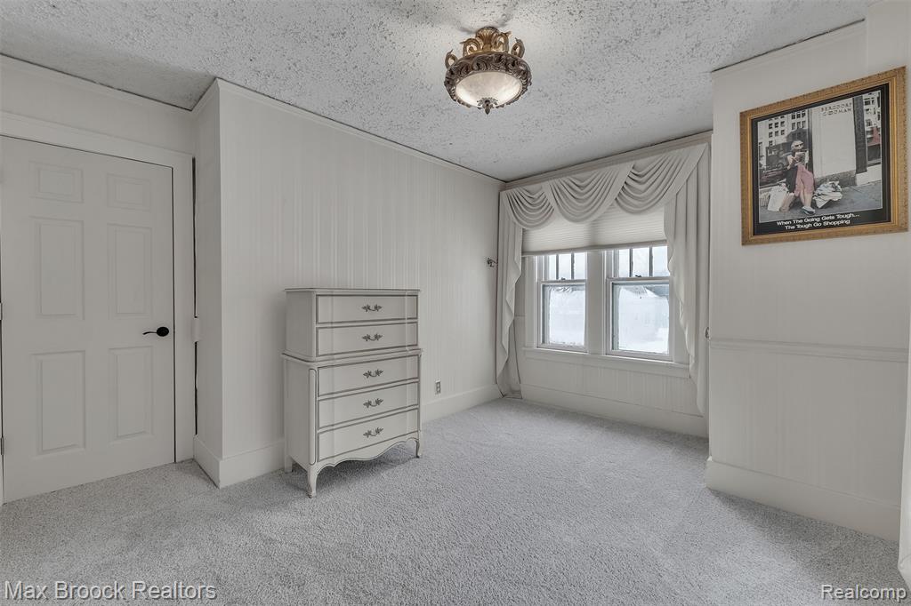 23009 Maple Avenue, Farmington, MI 48336 — Photo 36