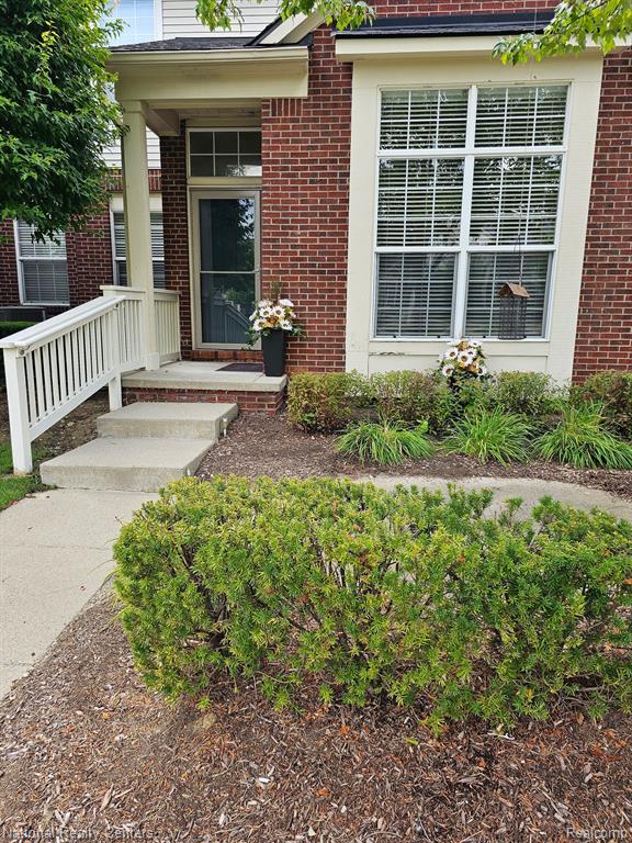 5104 TAMARA Circle, Walled Lake, MI 48390 — Photo 2