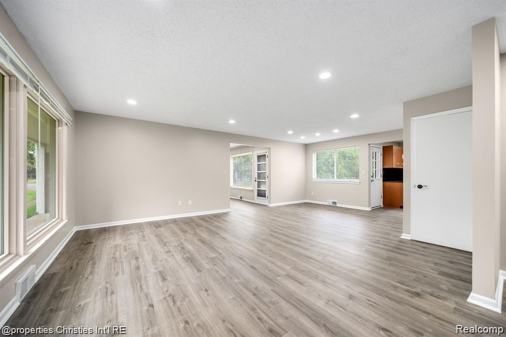 4912 S CLUNBURY Road, West Bloomfield, MI — Photo 10