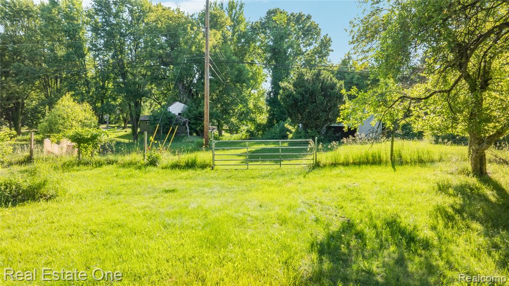 9585 N Eston Road, Clarkston, MI 48348 — Photo 58