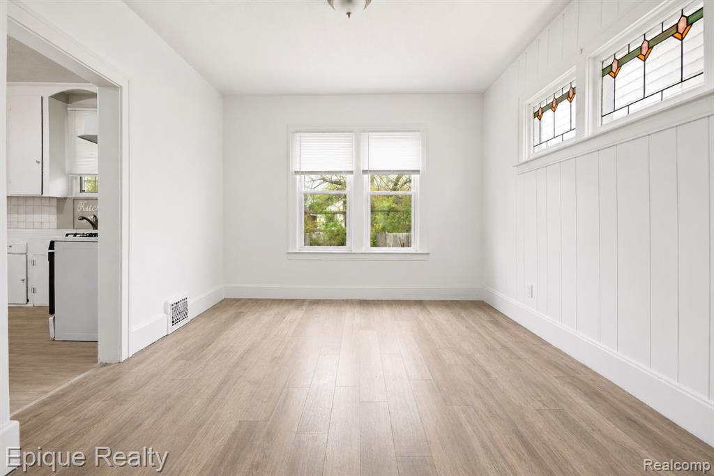 5045 Fairview Street, Detroit, MI 48213 — Photo 9