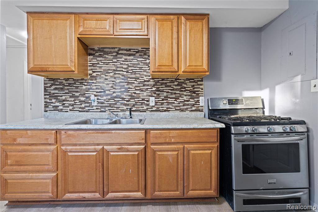 5627 Gertrude Street, Dearborn Heights, MI 48125 — Photo 17