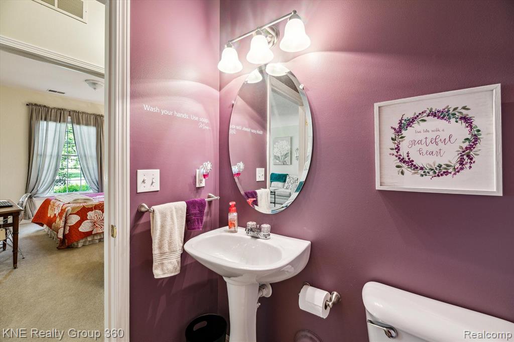 1056 SHIAWASSEE Circle, Howell, MI 48843 — Photo 37