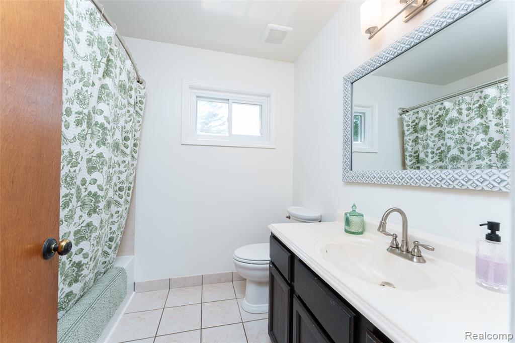 903 Jones Street, Howell, MI 48843 — Photo 14