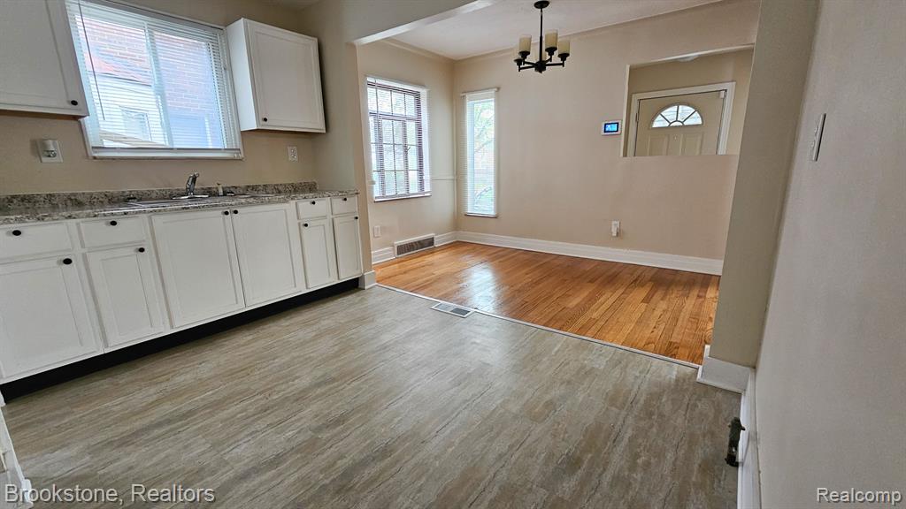 5790 LAKEPOINTE Street, Detroit, MI 48224 — Photo 7