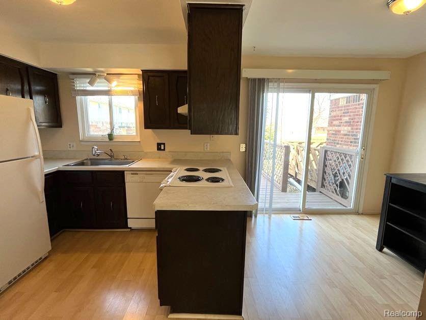 352 HAMPTON, South Lyon, MI 48178 — Photo 8