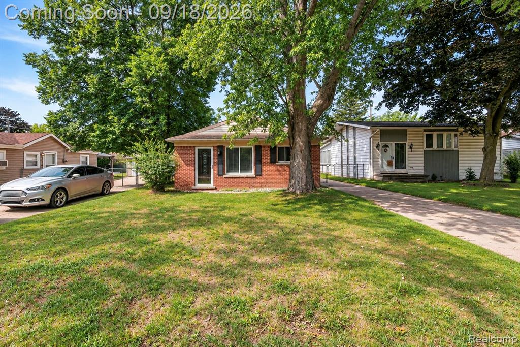 8031 N Silvery Lane, Dearborn Heights, MI 48127