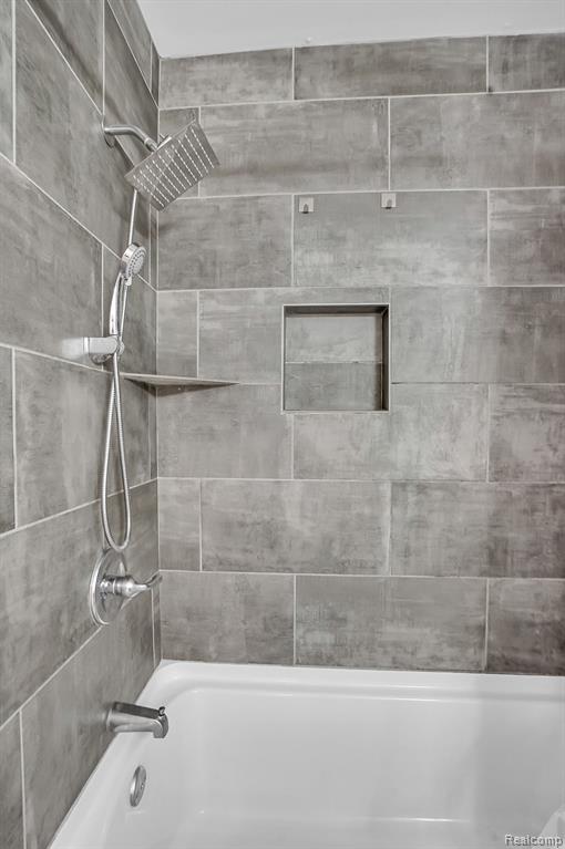 525 WINWOOD Circle, Walled Lake, MI 48390 — Photo 32