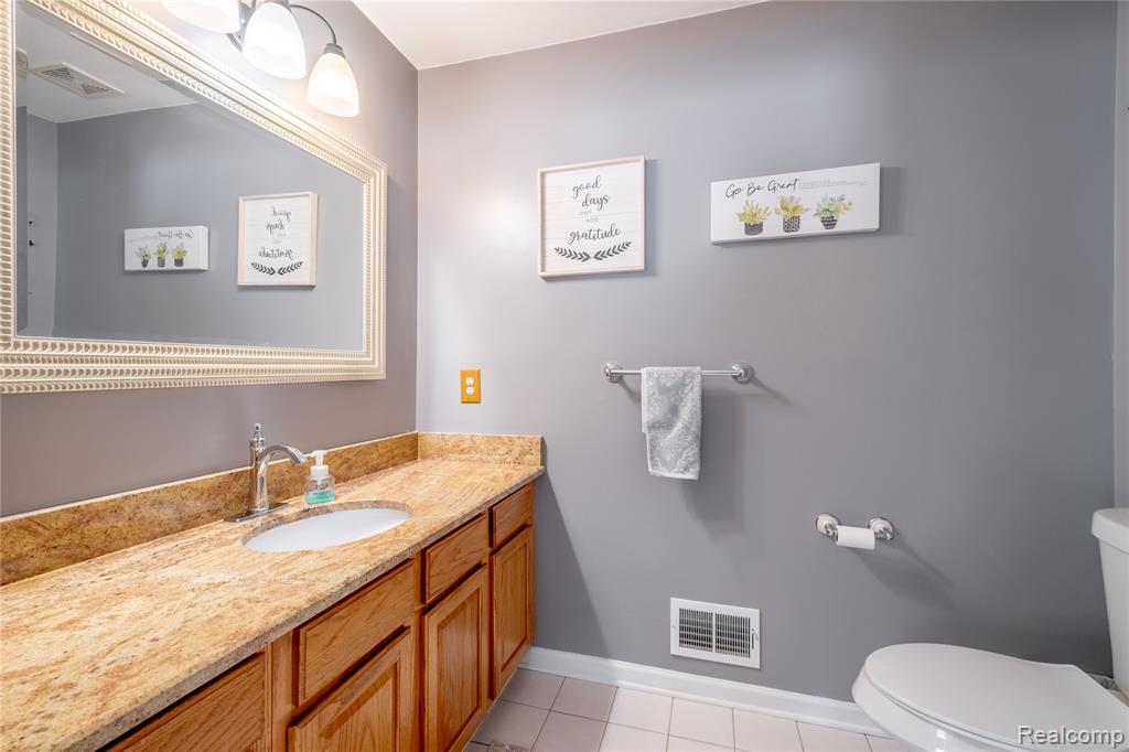 742 Maple Tree Drive, Fenton, MI 48430 — Photo 17