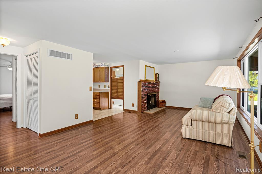 5871 Manor Drive, Fort Gratiot, MI 48059 — Photo 6