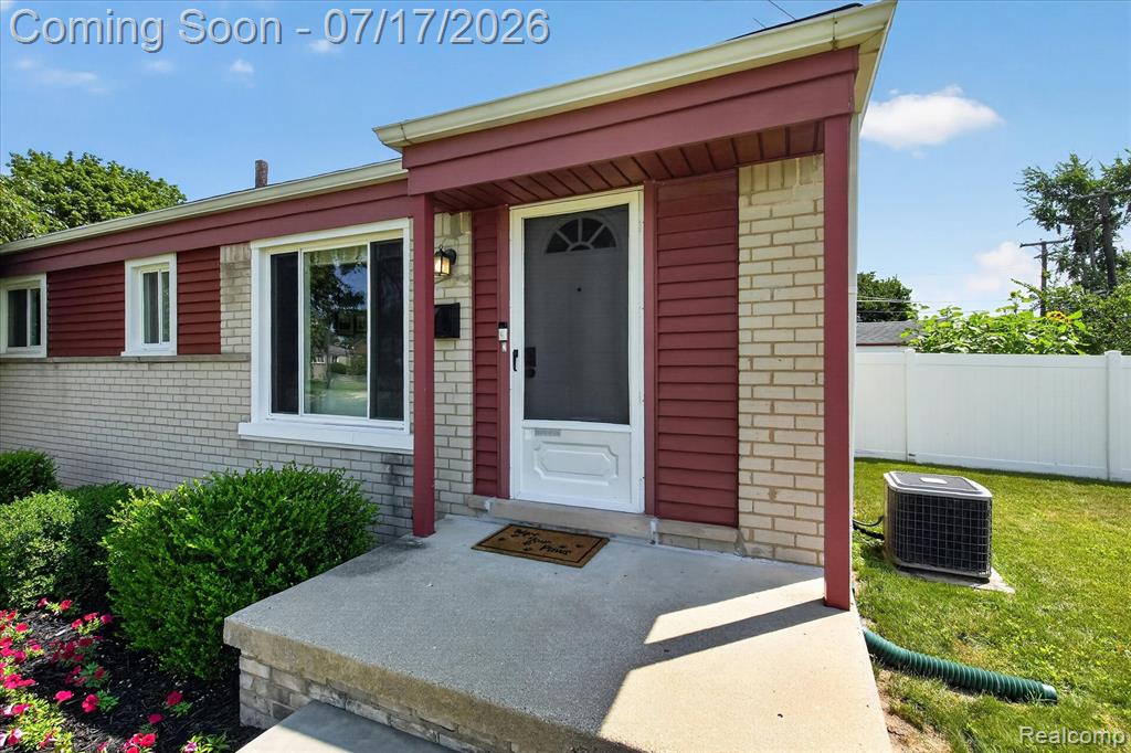 11014 Garden Street, Livonia, MI 48150 — Photo 2