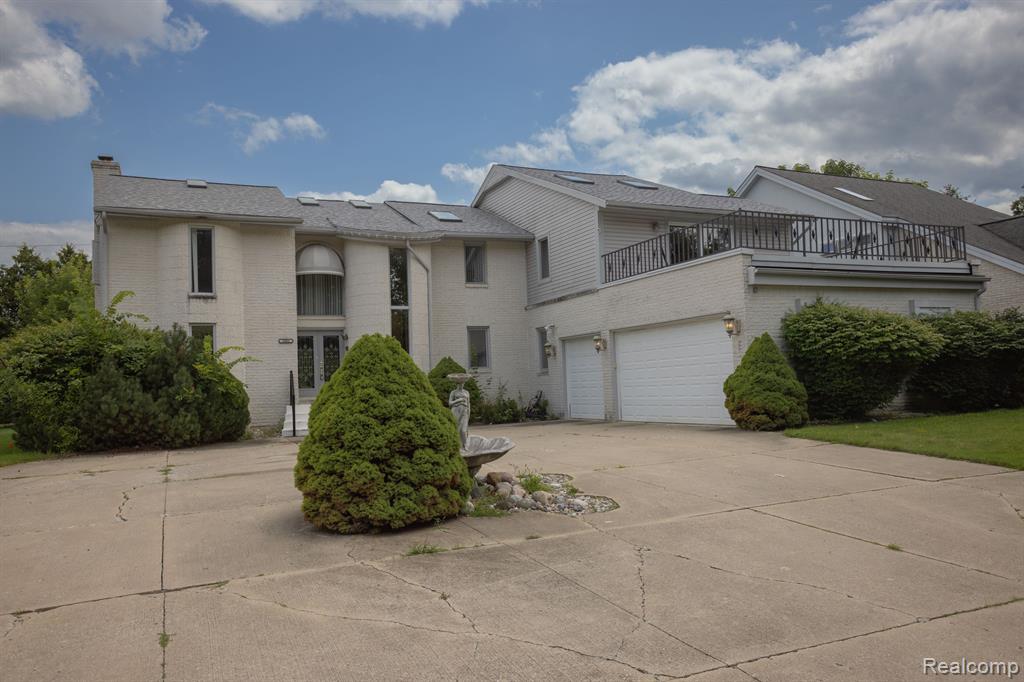 5881 NANEVA, West Bloomfield, MI — Photo 2