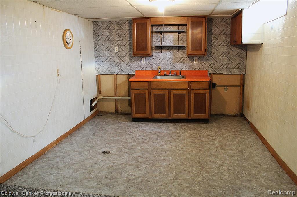 6564 Colonial Street, Dearborn Heights, MI 48127 — Photo 15