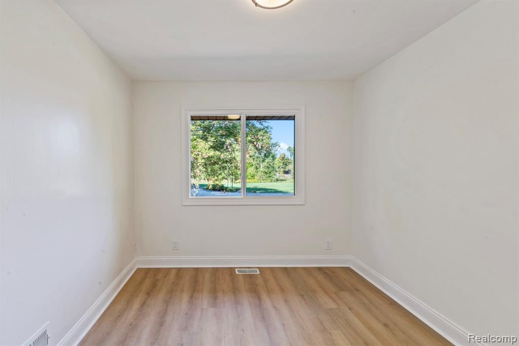 11120 Green Road, Goodrich Vlg, MI — Photo 12