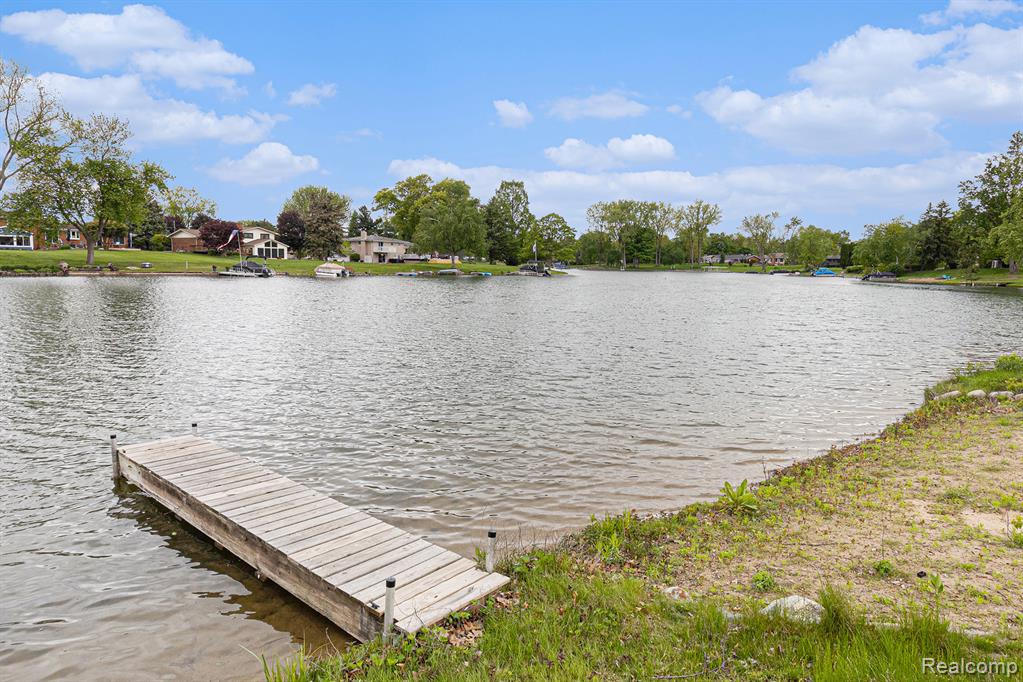 687 Sunnybeach Drive, White Lake, MI — Photo 31
