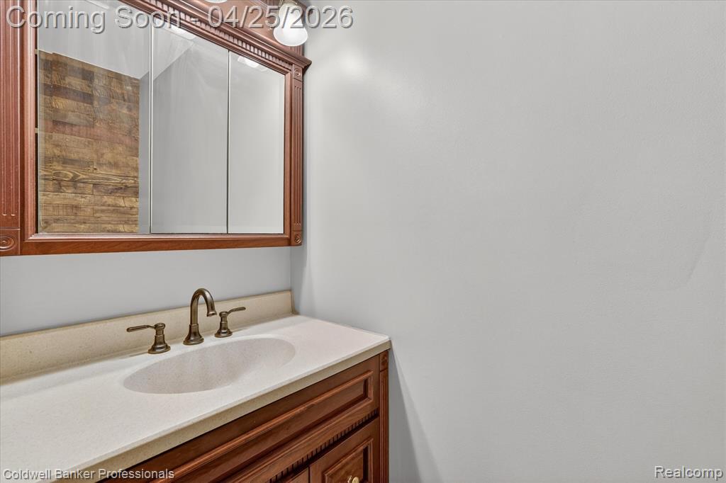 8303 Belle Bluff Drive, Grand Blanc, MI 48439 — Photo 19