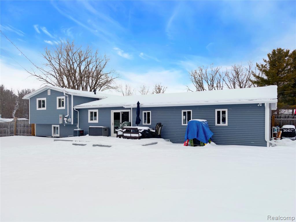 9488 Brookway Court, Goodrich Vlg, MI — Photo 7