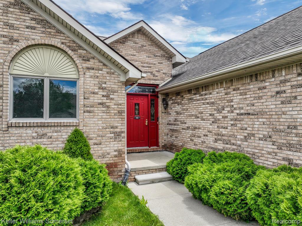 51488 BLUE SPRUCE Drive, Macomb, MI 48042 — Photo 2