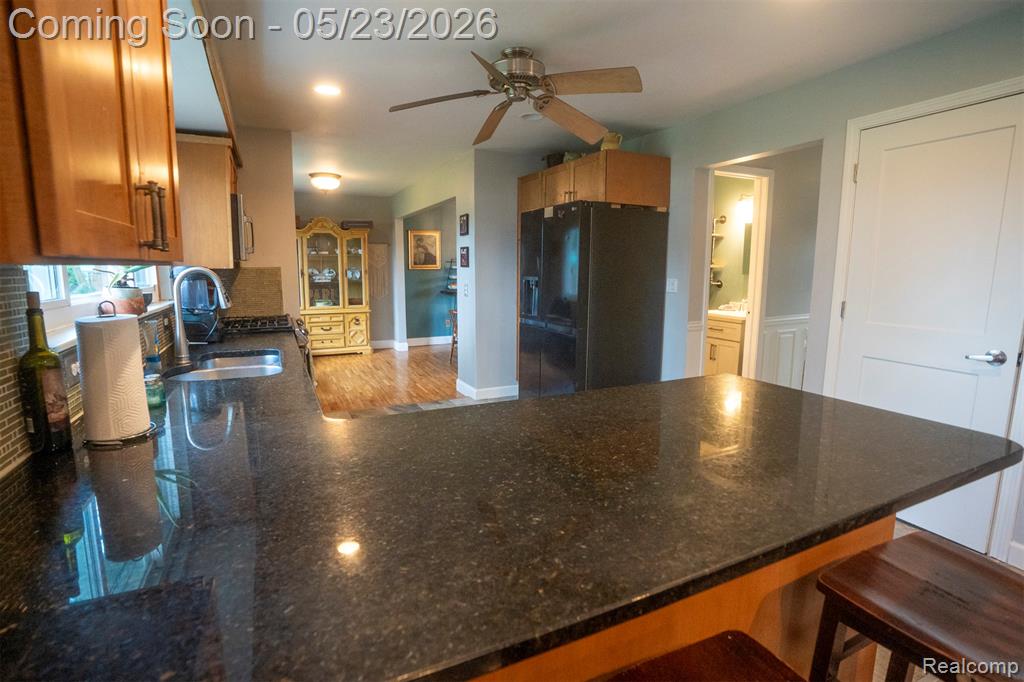 530 Sheffield Drive, Madison Heights, MI 48071 — Photo 17