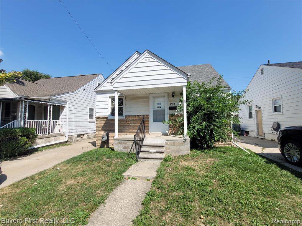 958 Cleveland Avenue, Lincoln Park, MI 48146 — front exterior
