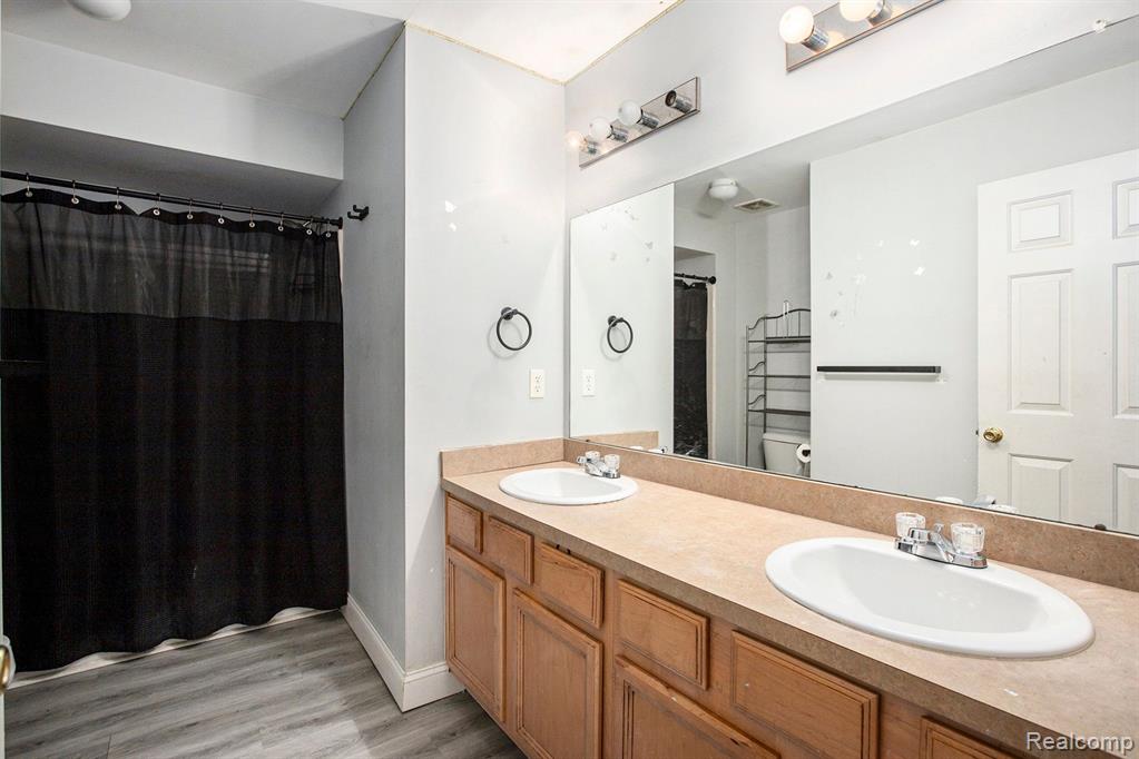 15971 BROOKSIDE Drive, Belleville, MI 48111 — Photo 20