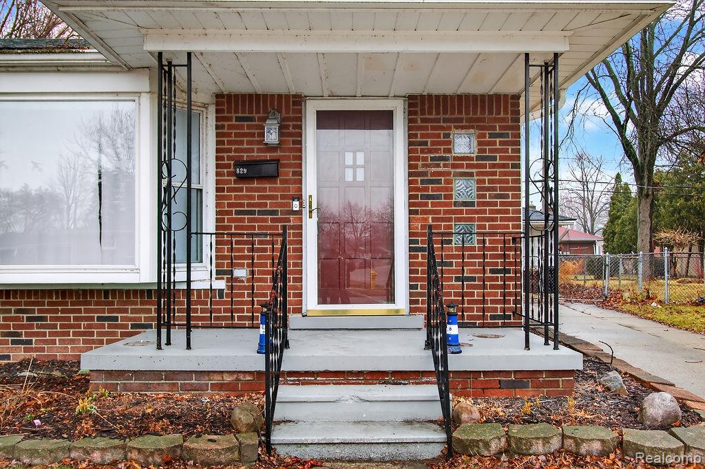 829 Chippewa Street, Mount Clemens, MI 48043 — Photo 18