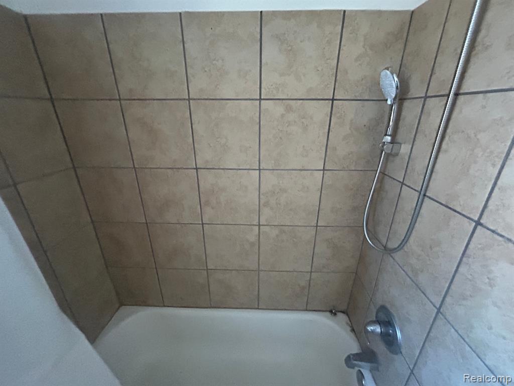 5258 NEWPORT Street, Detroit, MI 48213 — Photo 36