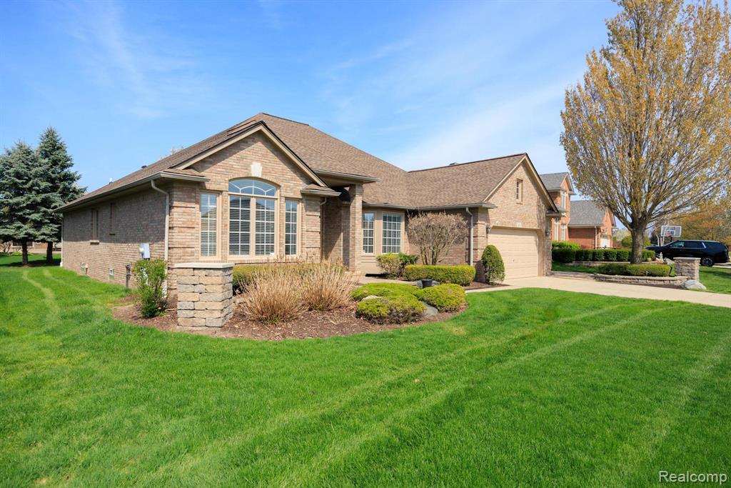 49213 Dunhill Drive, Macomb, MI 48044 — Photo 4