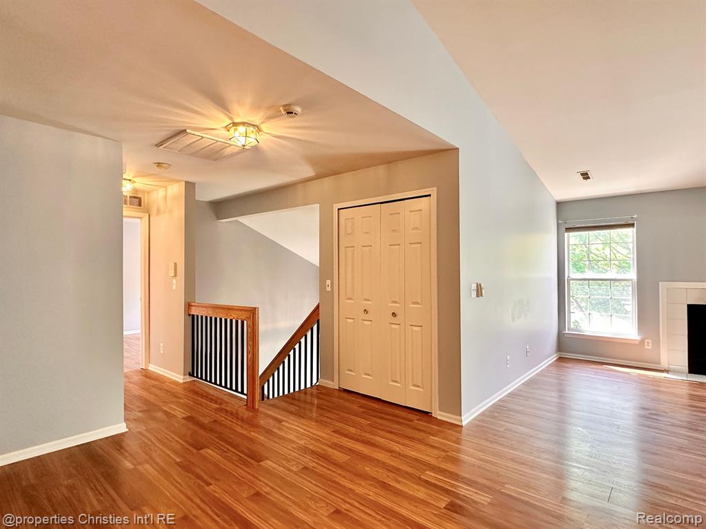 4235 BERKSHIRE Drive, Sterling Heights, MI 48314 — Photo 4